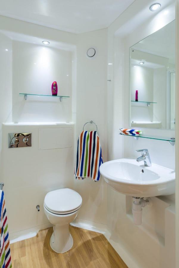 Zeni Central Exeter Studios Екстериор снимка
